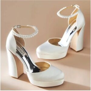Badgley Mischka	Felixa High Heel Pumps White Satin 7.5 NEW